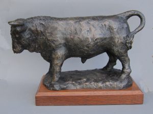 sculpture of big bull in resin bronze